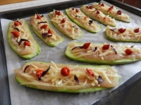 Рулеты из кабачков с куриным филе